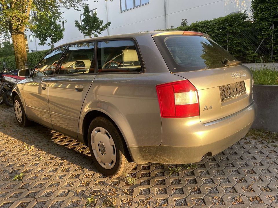 Audi A4 2.0 bis März 2025 Tüv in Unterhaching