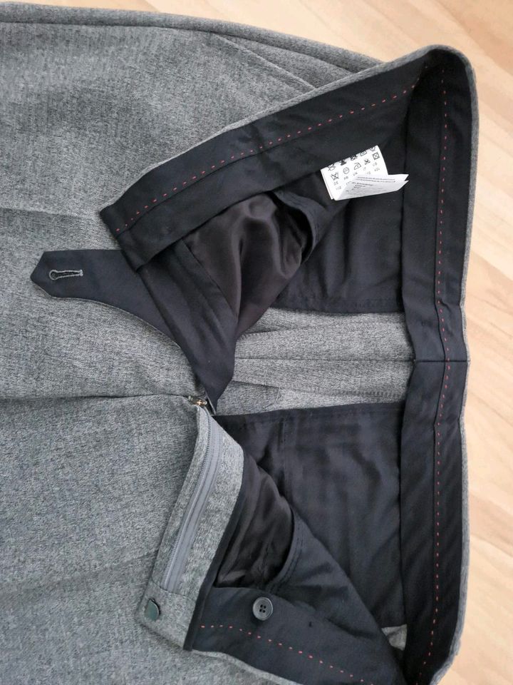 Anzug " HUGO BOSS " Neu ! * Gr.52 * Anthrazit * 449€ in Leinefelde