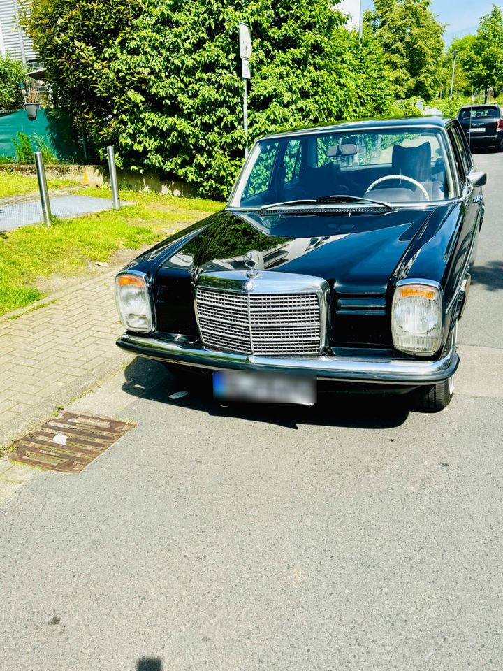 Mercedes 200 d Oldtimer in Kürten