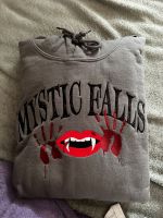 The Vampire Diaries Embroidered Hoodie „Mystic Falls“ Niedersachsen - Moringen Vorschau
