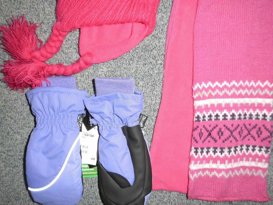 Mützen 52-54, Schals, Loops, Ski-Handschuhe 122-128 z.T. NEU in Ganderkesee