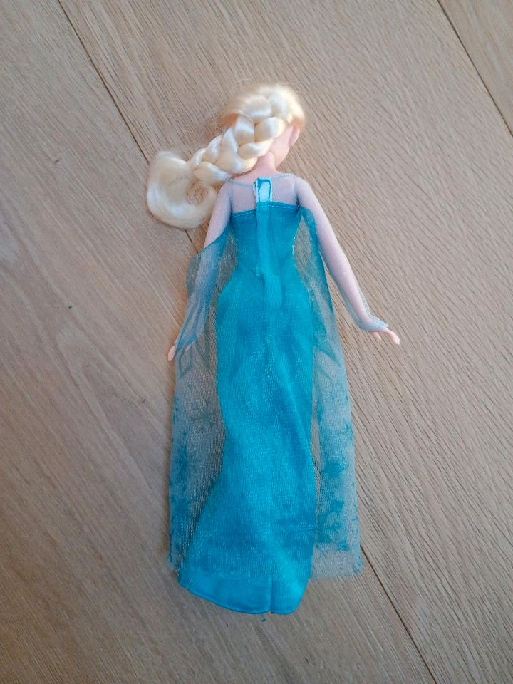 Disney Puppe Elsa in Schnaittenbach