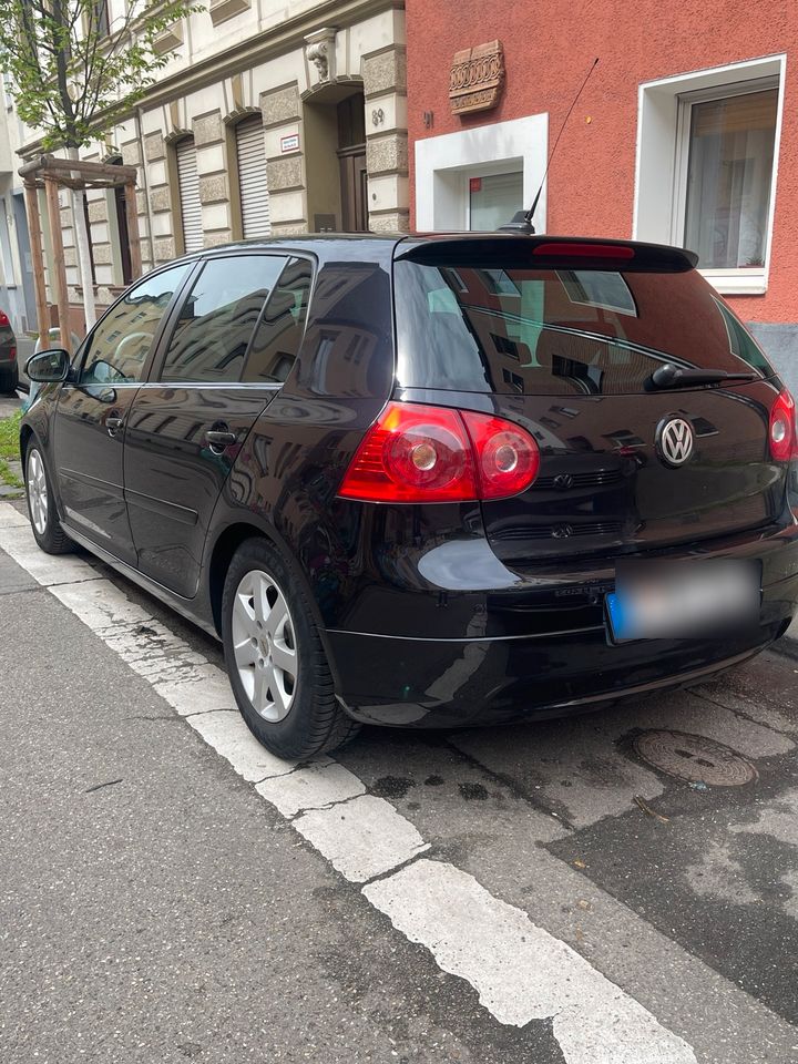 Volkswagen Golf 5 (2.0 FSI Golf GT im Sport Paket) in Köln