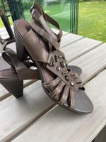 Leder - Sandale Caprice Gr. 37,5 / 4 1/2 khaki / grau - grün Schleswig-Holstein - Boostedt Vorschau
