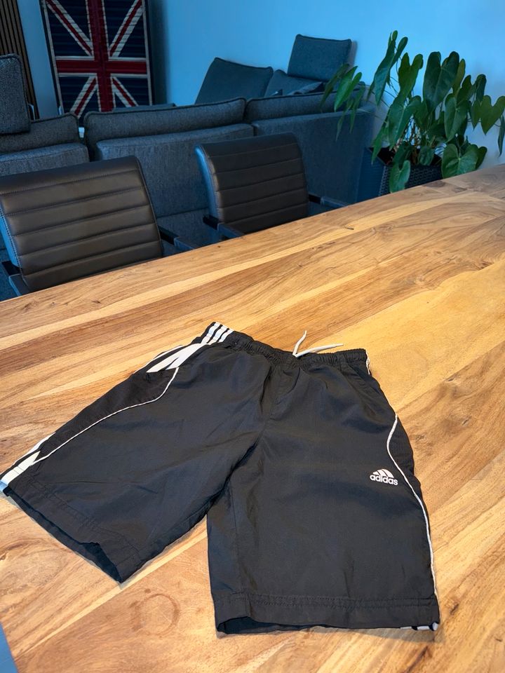 Top! Adidas Sport Shorts für coole Jungs Gr.152 schwarz in Sindelfingen