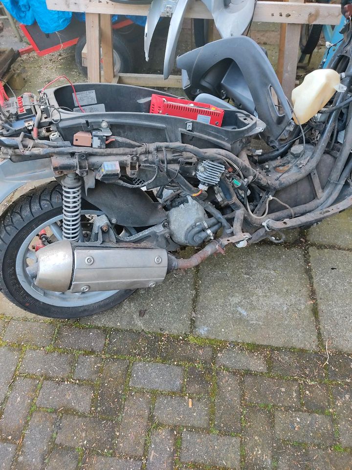 Motorroller 125ccm Piaggio Beverly an Bastler Ersatzteilträger in Apen