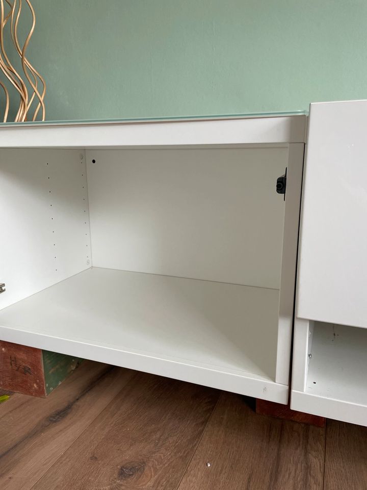 Besta IKEA TV Unterschrank Lowboardmit Schublade und Glas Platte in Frankfurt am Main