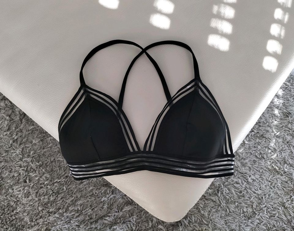 Bikini-Oberteil Linien schwarz Struktur transparent Top in Schwieberdingen