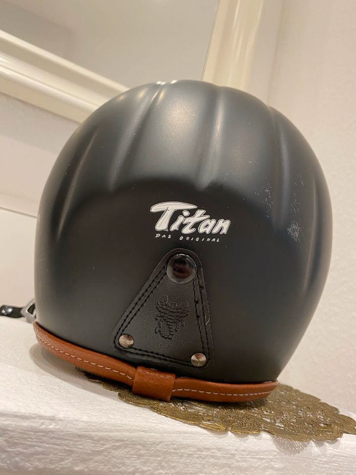 Helm Titan Größe L in Hamburg