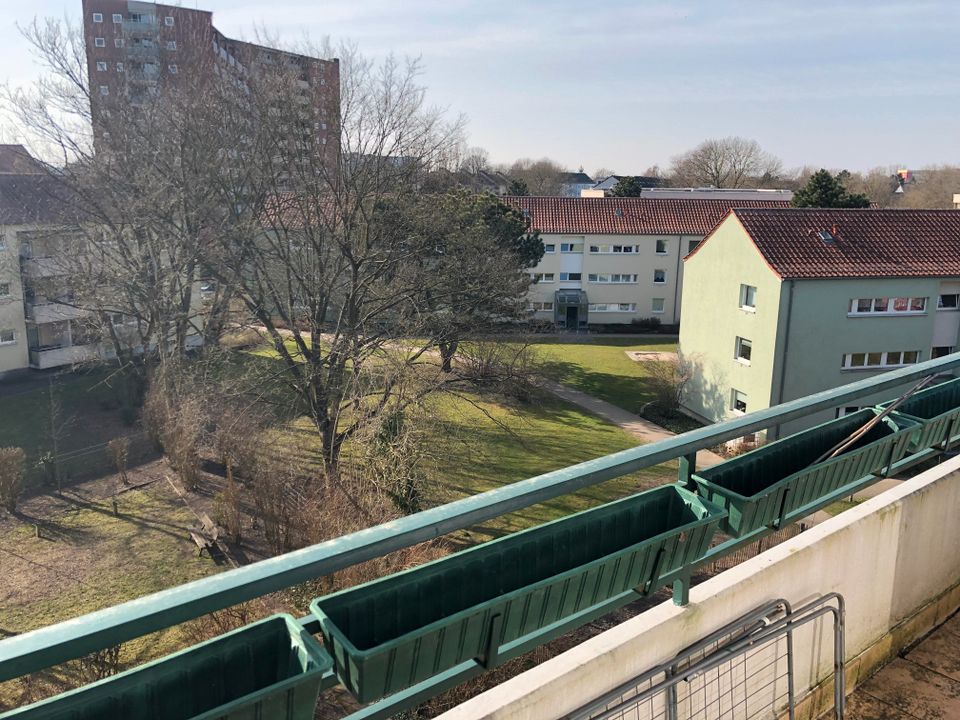 Renovierte und ruhige 2-Zimmer Wohnung mit großem Balkon in Altstadtnähe in Lübeck - sofort frei! in Lübeck