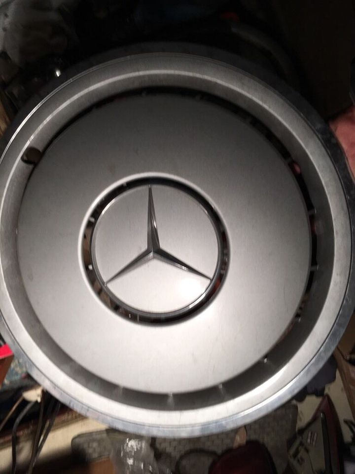 2x Radkappen Mercedes benz in Frankfurt am Main