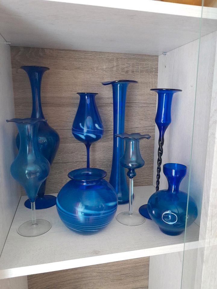 Sammlung blaue Vasen in Dresden