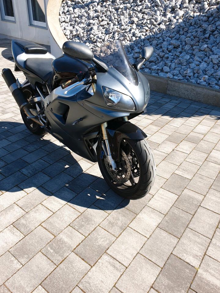 MOTORRAD Yamaha r1 in Bodenwerder