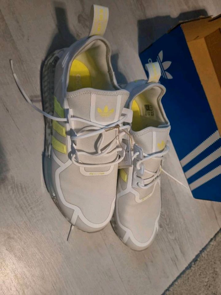 Neue Adidas schuhe große 46 in Velbert