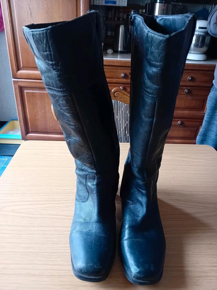 (0028) SHEEGO | Damen Stiefel wadenlang | Gr 40 | Schaft 49cm XXL in Norden