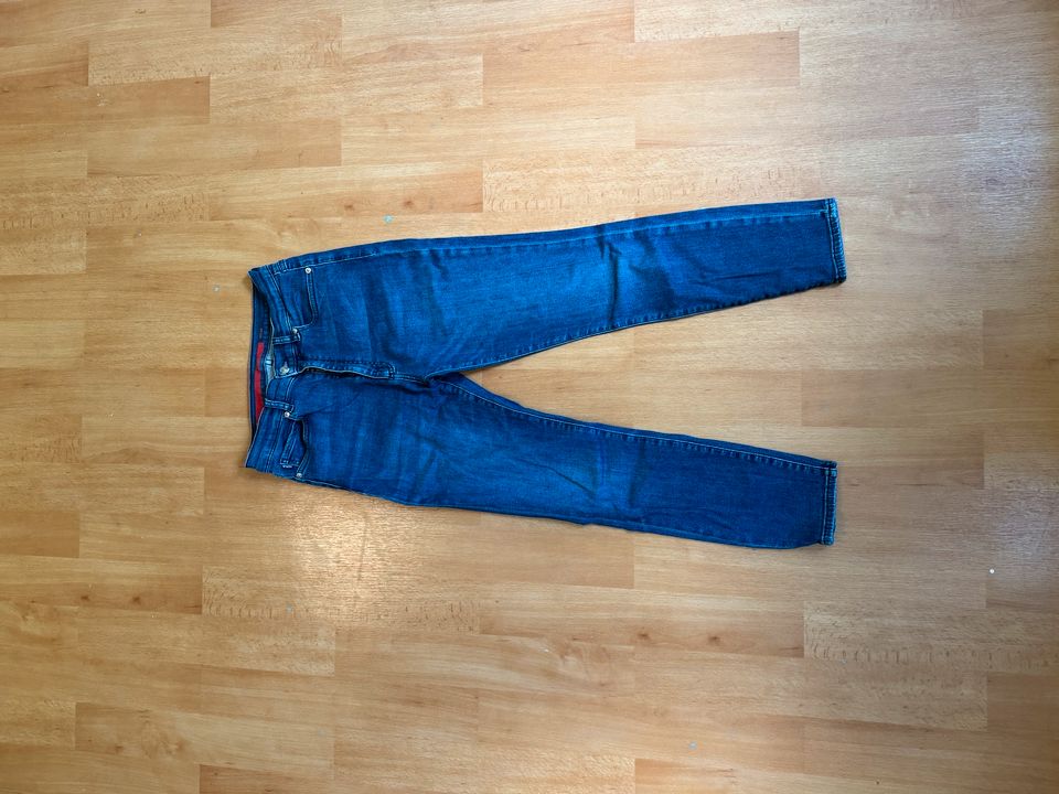 Hugo Boss Jeans Lou Skinny Fit High Rise dunkelblau 38/32 in Düsseldorf