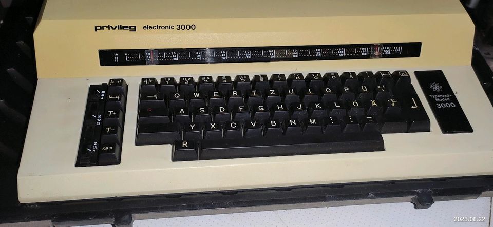 Typenrad Schreibmaschine Privileg Elektronik 3000 Tastatur e in Meine