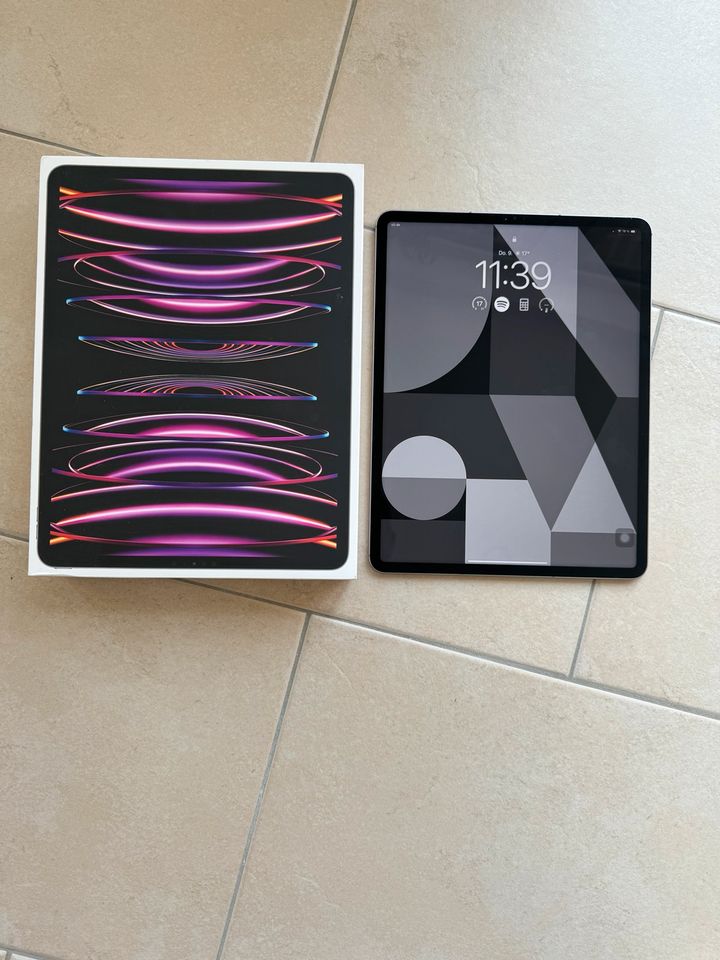 Apple iPad Pro 12,9" Wi-Fi+Cellular 2022 (6.Gen) 128GB space grau in Viersen