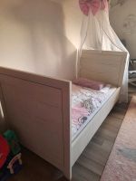 Babybett mit Matratze und Umbauseiten Schwerin - Weststadt Vorschau