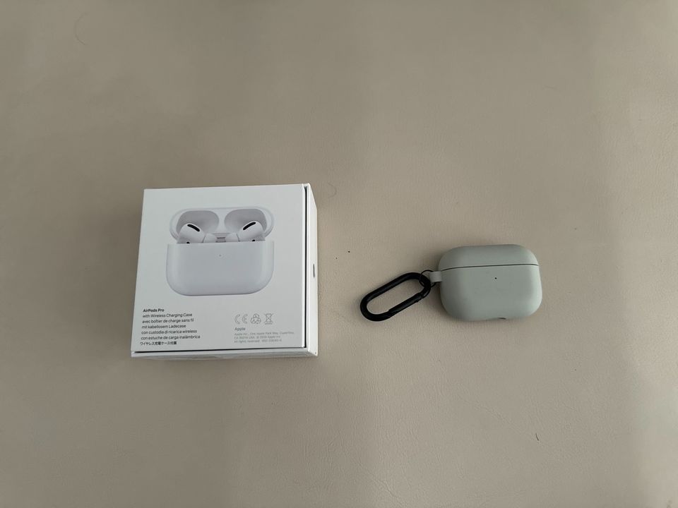 Neuwertige Apple Air Pods Pro mit zusätzlichen Case in München