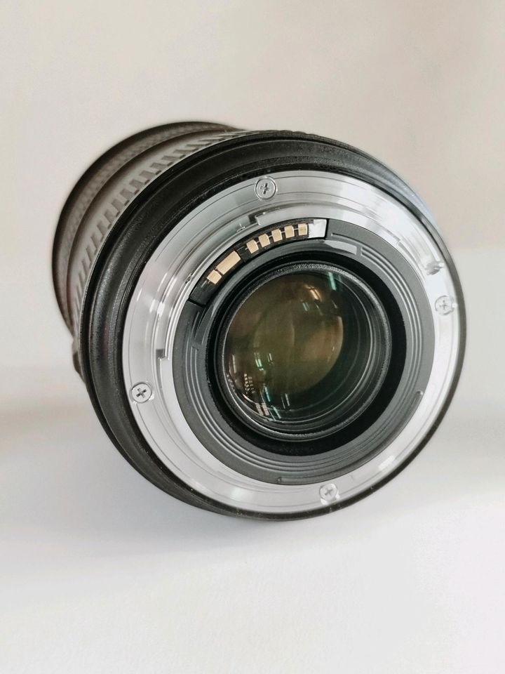 Mint: Canon Objektiv EF 24-70mm f/2.8l II - Zoom Linse, Cine Lens in Berlin