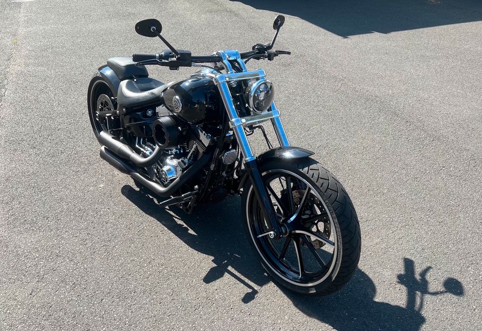 Harley Davidson Breakout mit Airride in Unterpleichfeld