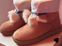 Ugg Boots braun mit Bommel - Neu mit Karton Wiesbaden - Biebrich Vorschau