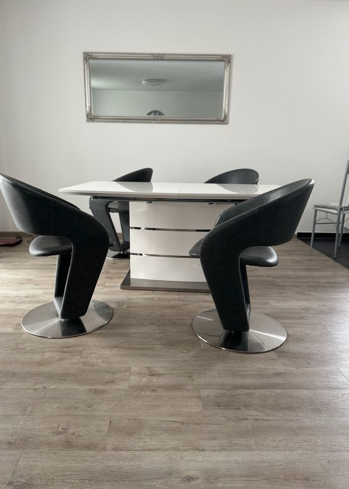 Moderner Schöner Esstisch + 4 Designer Stühle!! in Diepholz