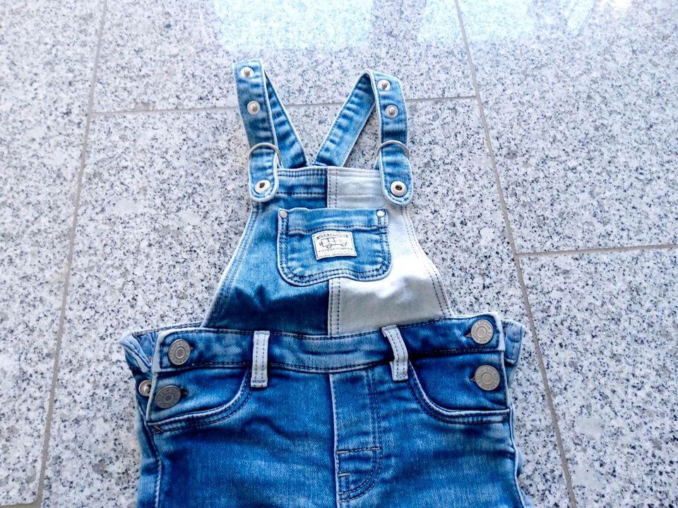 Jeans Latzhose Gr. 80 Jeanshose Blau Hose für Jungs in Freiburg im Breisgau