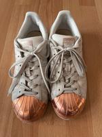 Adidas Superstar Sneaker mit Rosegoldener Kappe Gr. 38 2/3 Bayern - Röthenbach (Allgäu) Vorschau