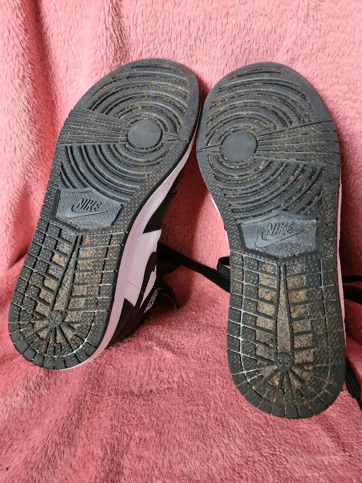 Schuhe Nike Gr. 35 in Lohsa