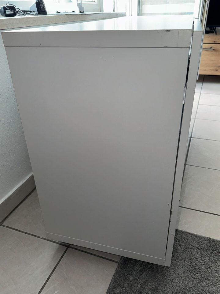 IKEA TV-Schrank in weiß - ohne Rückwände in Ortenberg