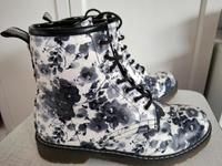 Gr.37 stiefel boots print ähnlich martens punk emo gothic schwarz Bayern - Treuchtlingen Vorschau