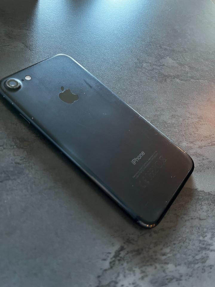 Apple IPhone 6s Space gray 64 GB (kaputte Scheibe) ohne Simlock in Essen Freisenbruch