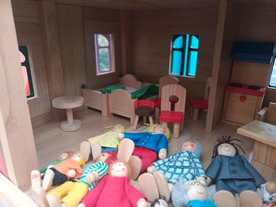 Puppenhaus Puppenstube Spielzeug in Aldenhoven
