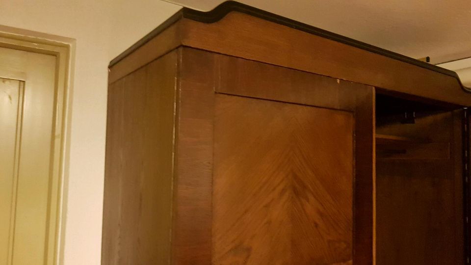 Antiker Schrank Kleiderschrank Jugendstil in Gräfelfing