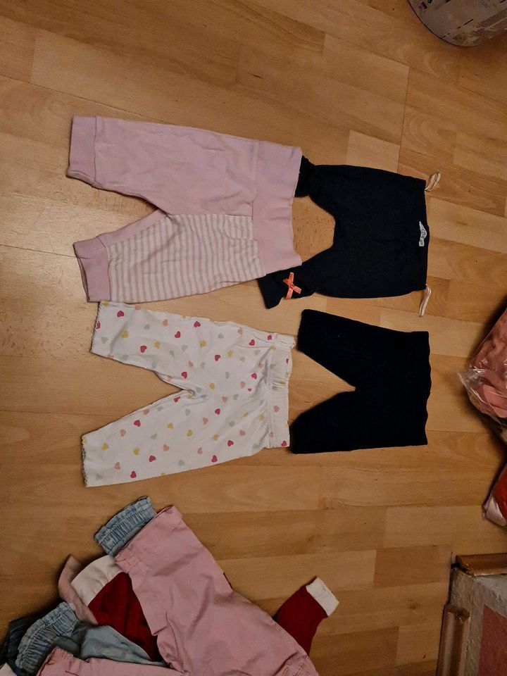 4er Set Mädchen Hosen grösse 56 in Duisburg