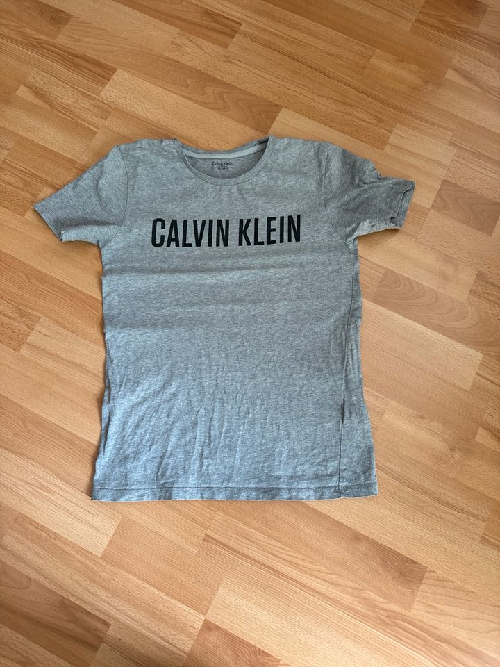 Calvin Klein T-Shirt 152 in Berlin