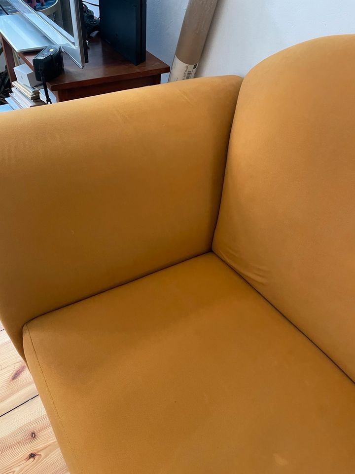 Schönes gelbes Sofa - Velvet in Berlin