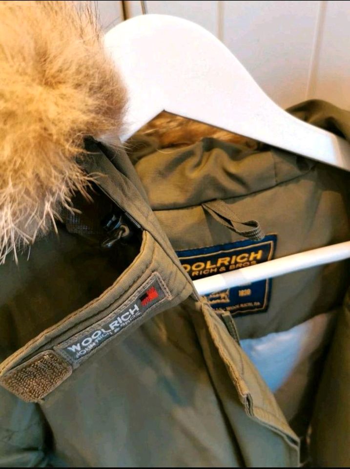 Woolrich Mantel khaki Größe L in Garbsen