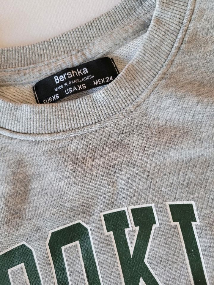 Sweatshirt kurz von Bershka - Größe XS in Bräunlingen