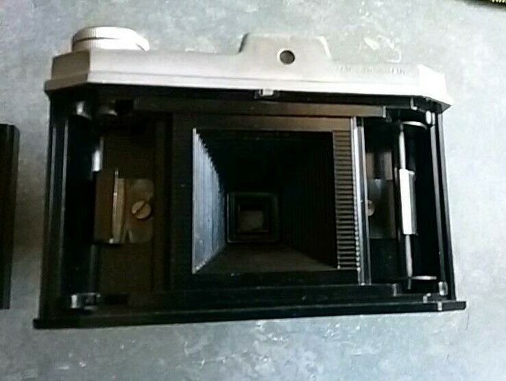 Fotoapparat aus den 1950 iger Jahren mit Aufdruck Rothlar Optik in