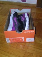 Original NIKE Turnschuhe Gr. 38.5 / 5.5 schwarz/lila NEU & OVP Hessen - Greifenstein Vorschau
