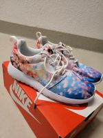 NEU Nike Roshe Run Floral Frühling Kirschblüten Gr. 36,5 München - Maxvorstadt Vorschau