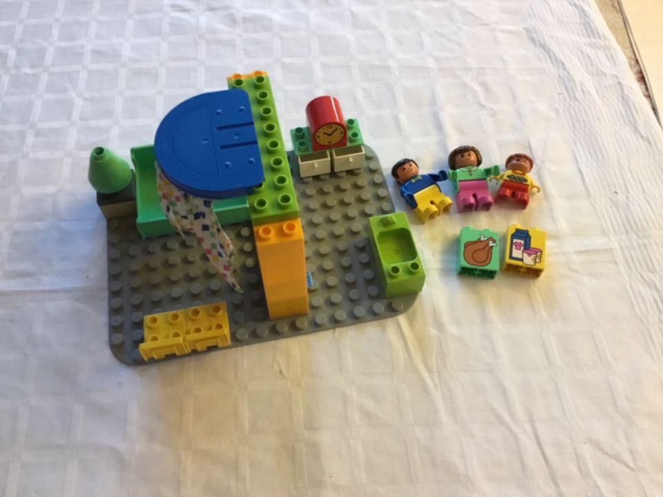 Lego Duplo „Kleine Wohnung mit Familie“, Bauplatte usw. in Niederwerrn