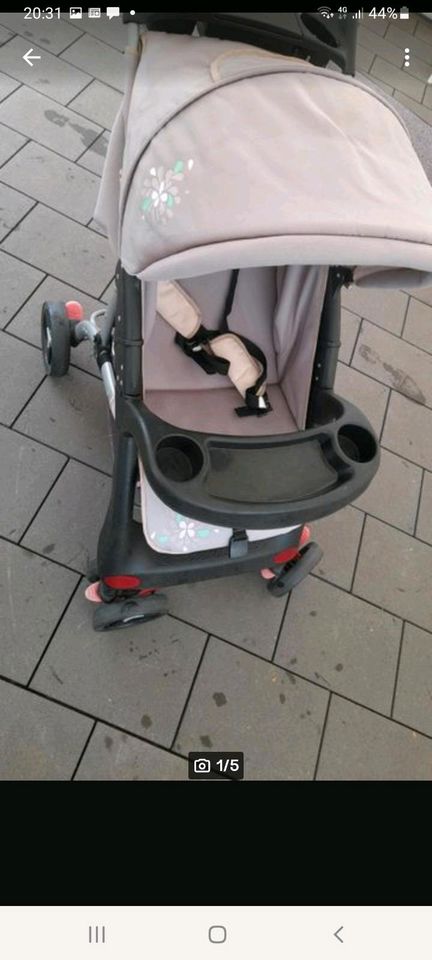 Kinderwagen in Gebrauchten Guten zustand.  Mit voll Gummi Räder. in Lage