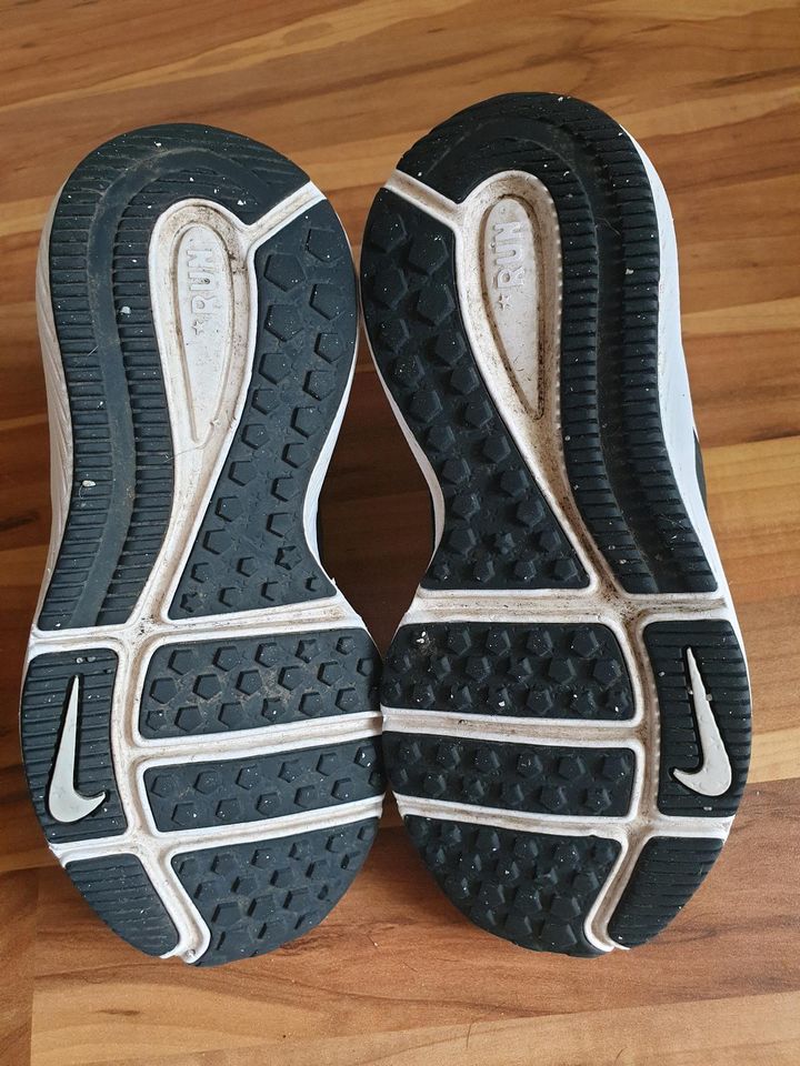 NIKE Kinder Schuhe (schwarz)- Grösse: 28,5 in Wernigerode