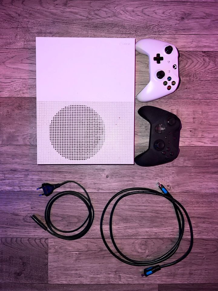 Xbox one s 1TB in Rietberg