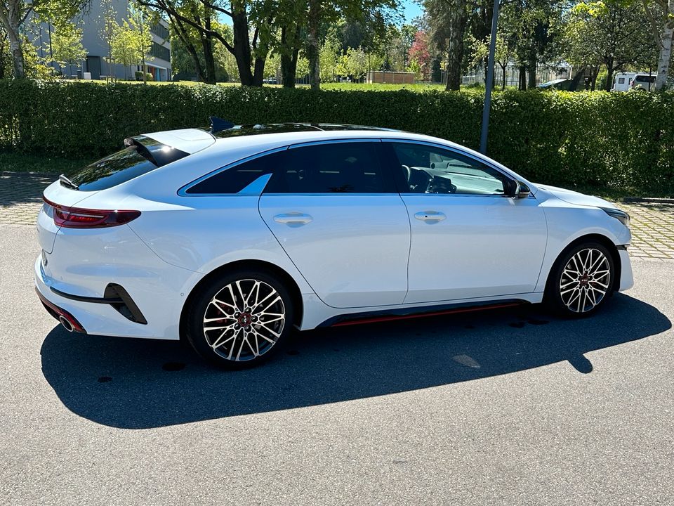 KIA ProCeed GT 1.6T 204 PS 12/2023 6000km Panoramaschiebedach in Radolfzell am Bodensee