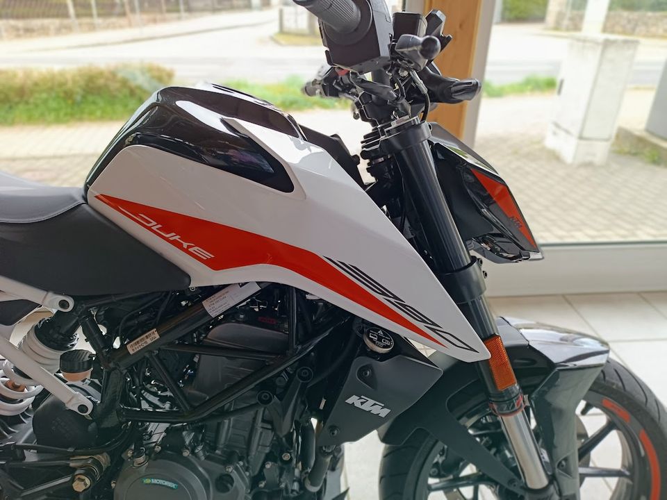 KTM 390 DUKE m. Komfortsitzbank in Elstra